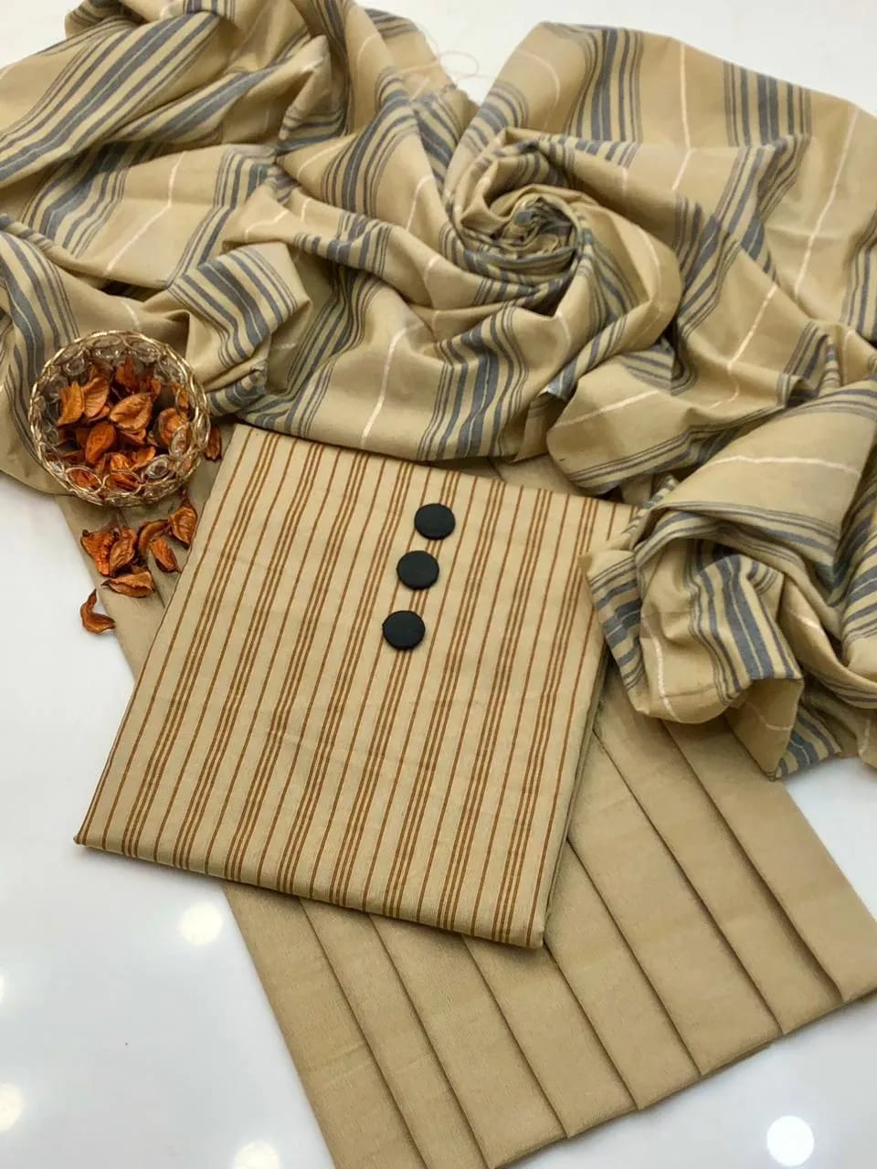 3 Pcs Unstitched Cotton Lawn Suit - Image 2